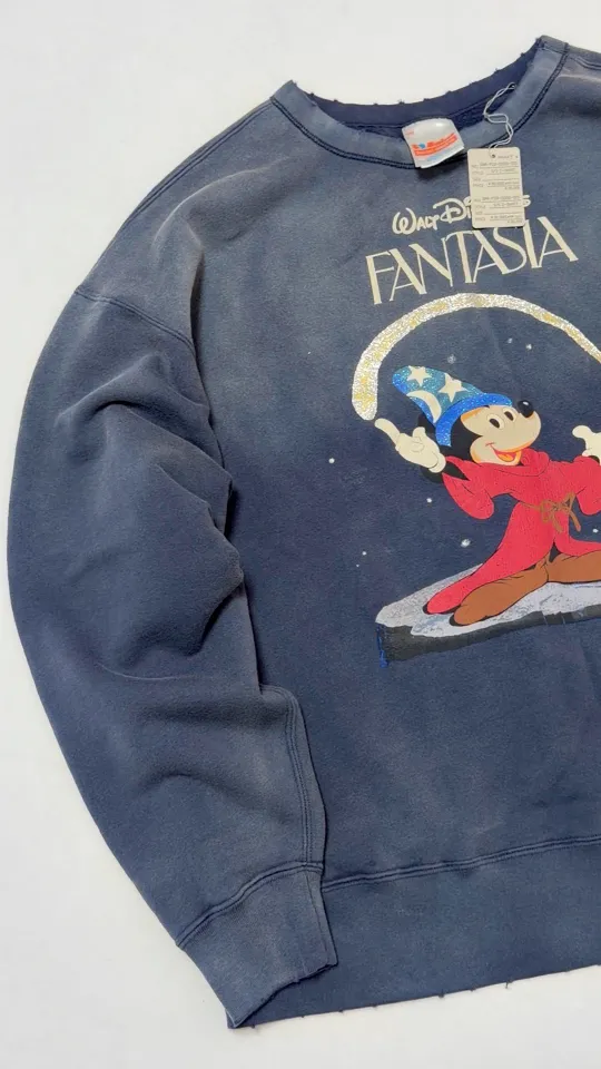 SAINT M×××××× Disney FANTASIA DNF_CREW N SWEAT/FANTSIA Mickey distressed sweatshirt, washed blue S-XL Assute dyed ready-made clothing, oxidation and fading, multiple washes to make the old wormhole damage treatment, simulated sun fading treatment, natural fading, customized Disney cooperation wash mark, correct main mark
